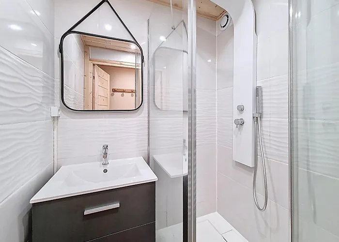 Cozy Au Pied Des Pistes Avec Balcon Sud, Pour 4 Personnes - Fr-1-832-3